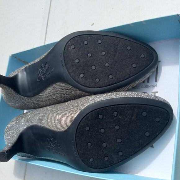 Womens LifeStride  Pumps in Sparkly Silver Size 7M with box - Picture 3 of 6